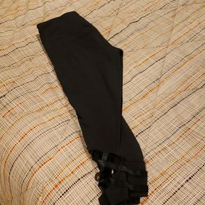 Workout Leggings Capri w ribbon detail Sz Large